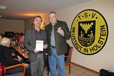Rainer Gronostay mit Günter Frentz (re.) vom Kreissportverband Ostholstein.