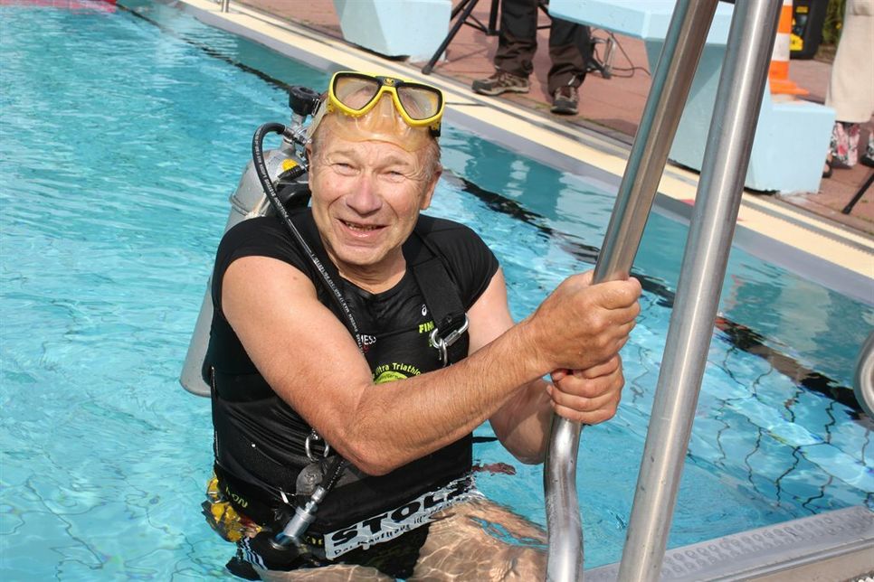 Beste Laune bei Wolfgang Kulow nach seinen beiden Läufen unter Wasser.
