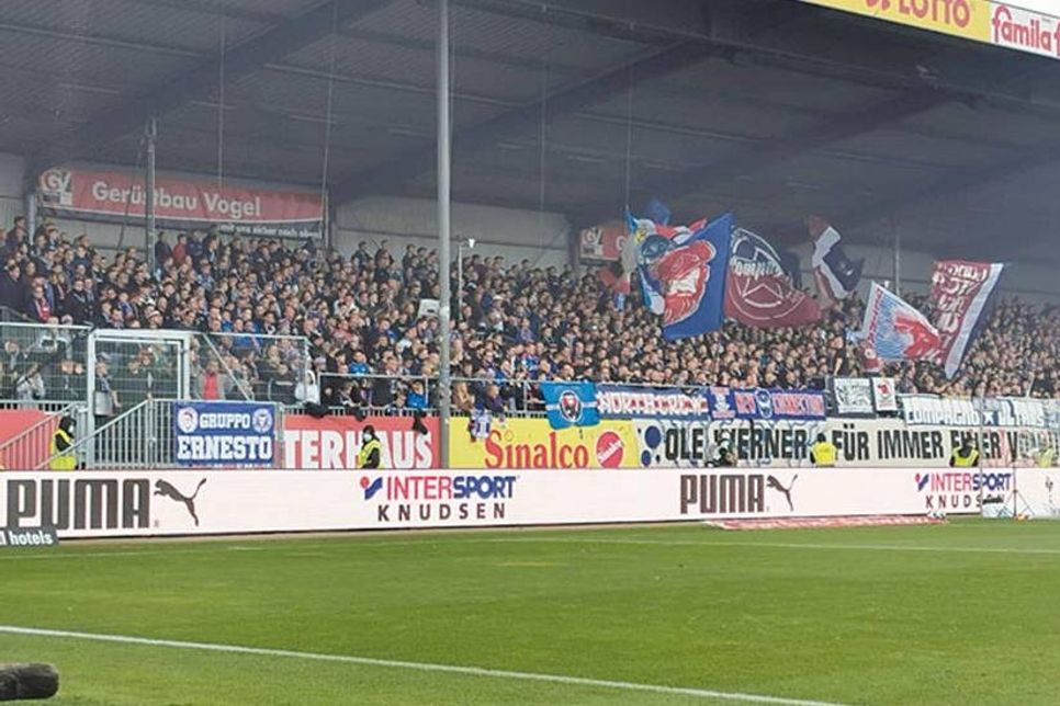 Nach 1,5 Jahren: Die Holstein-Ultras sind zurück.