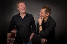 Das Duo „Carbutler &amp; Jessen“ spielt am Strand in Pelzerhaken.
