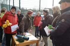Müllsäcke, Handschuhe und Greifzangen wurden von der Stadt gestellt und an die vielen helfenden Hände ausgeteilt.