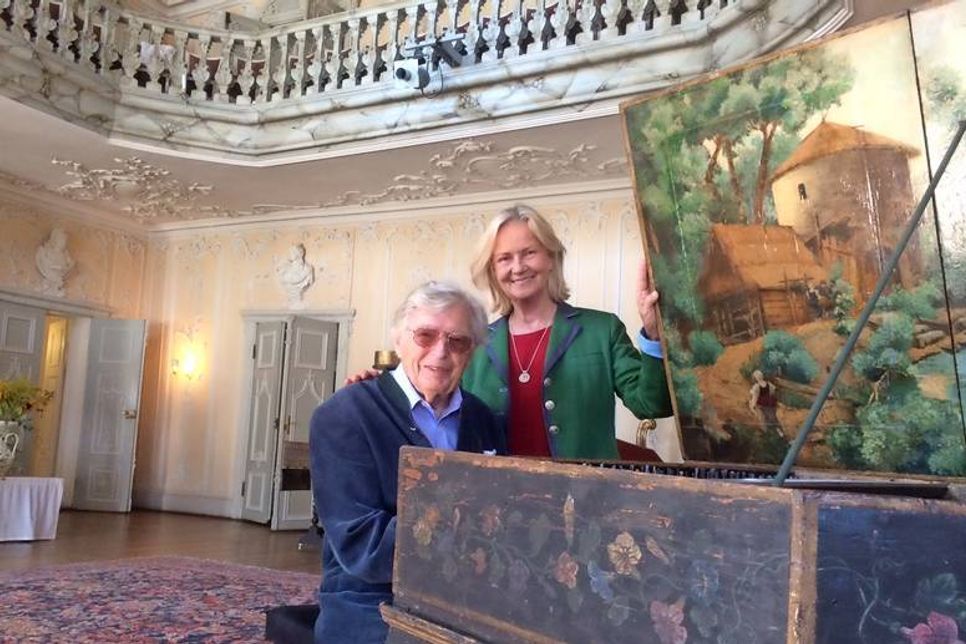 Andreas Beurmann mit seiner Frau Heikedine Körting-Beurmann im Herrenhaus Hasselburg.