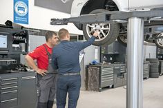 Für den Wechsel auf Sommerreifen sollte frühzeitig ein Termin in der Werkstatt gemacht werden. Foto: ProMotor