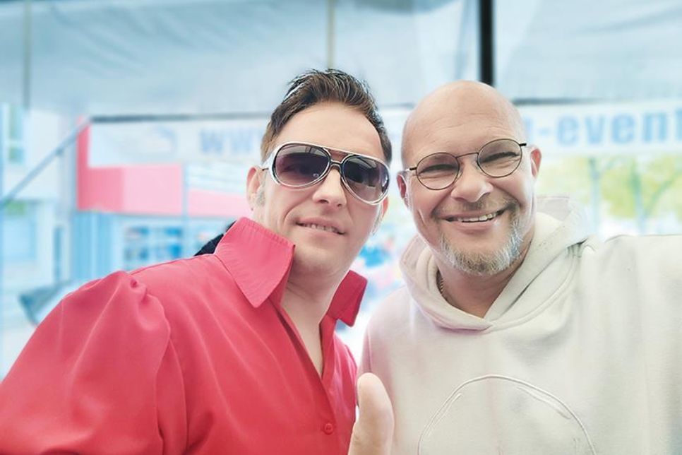 Entertainer Tom Miller ("Sounds of Elvis") und DJ René Kleinschmidt sorgen beim "Fest zum Jahresausklang" für die richtige Musik und machen gute Stimmung.