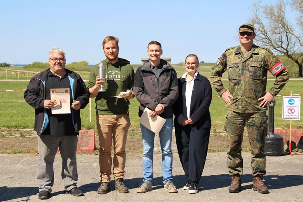 Olaf Willert, Martin Aust, Hannes Flindt, Ann-Kristin Barth, Kommandant Ralf Stachowiak.