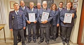 Jan-Philipp Seehase, Alexander Clasen, Robert Robiller, Wehrführer Klaus Seehase, Andreas Kröger, Kim Swaantje Sacht, Henning Kröger und Tessa Hartmann.