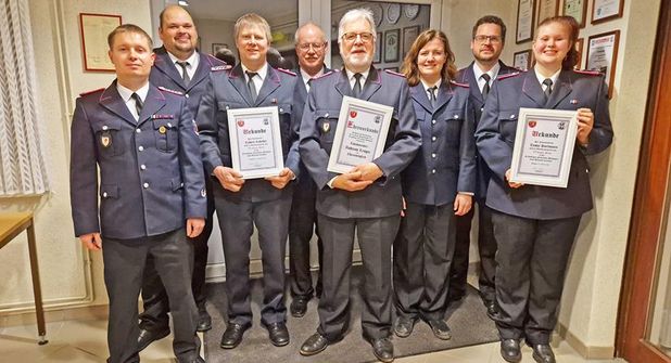 Jan-Philipp Seehase, Alexander Clasen, Robert Robiller, Wehrführer Klaus Seehase, Andreas Kröger, Kim Swaantje Sacht, Henning Kröger und Tessa Hartmann.