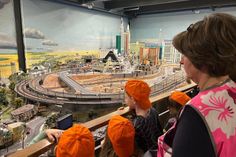 Die Vorschulkinder bestaunten die verschiedenen Landschaften und Themenbereiche im Miniatur Wunderland.