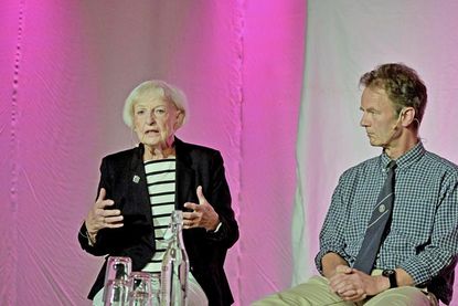 Anhand lebendiger Schilderungen vermittelte Zeitzeugin Anneliese Bauer ihre Erinnerungen.