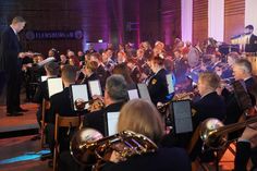 70 Musiker und Musikerinnen auf der Bühne ließen ihr Können erklingen.