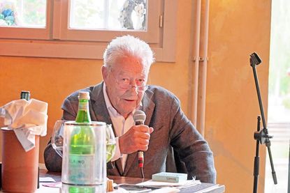 Die zahlreich gestellten Fragen beantwortete Schleswig-Holsteins ehemaliger Ministerpräsident mit Sachlichkeit und einer klaren Haltung.