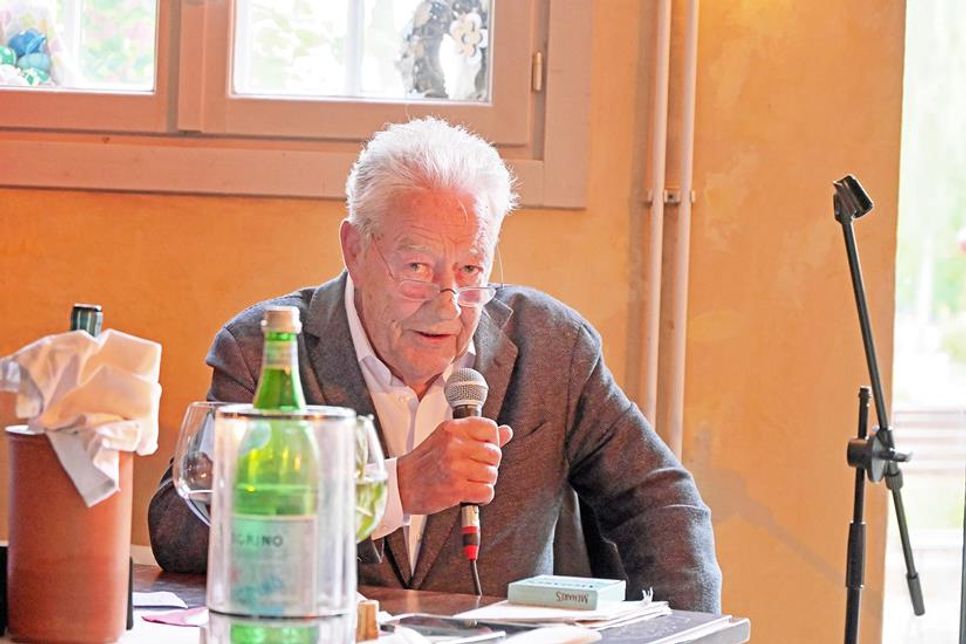 Die zahlreich gestellten Fragen beantwortete Schleswig-Holsteins ehemaliger Ministerpräsident mit Sachlichkeit und einer klaren Haltung.