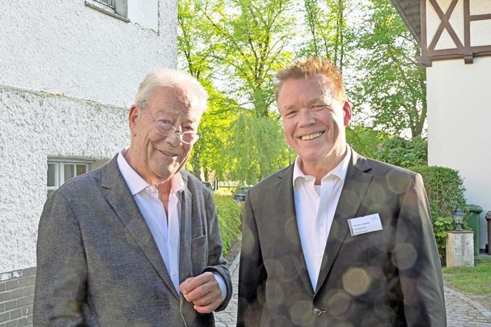 Björn Engholm und Pastoralreferent Michael Veldboer hatte für den Church goes Pub-Abend eine Fülle an Themen und Gesprächsstoff auf dem Zettel.