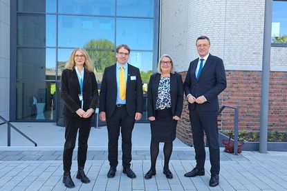 Feierten den Meilenstein für die Plöner Forschungseinrichtung (v.l.): Dr. Simone Schwanitz, Generalsekretärin der Max-Planck-Gesellschaft, Professor Dr. Arne Traulsen, Geschäftsführender Direktor des Plöner Instituts, Wissenschaftsministerin Dr. Dorit Stenke und der Präsident der Max-Planck-Gesellschaft, Professor Dr. Patrick Cramer.
