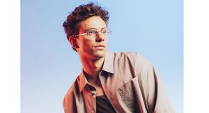 Der Sänger und Songwriter Kamrad gibt am 12. September 2026 ein Konzert bei „Stars am Strand” in Timmendorfer Strand.