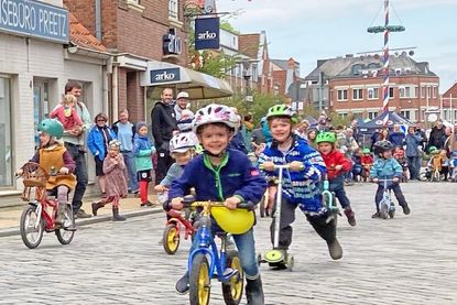 Ein Wettrennen für die kleinen Besucher findet in der Kirchenstraße statt.