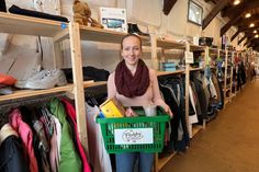 Geschäftsführerin Pia-Justine Longe betreibt den Indoorflohmarkt „Flohby“ in Neustadt.