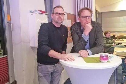 Gespannte Schulleiter: Sören Bellmer und Oliver Martins (re.) in der Mensa des Förderzentrums.