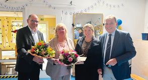 DKSB OH-Geschäftsführer Martin Liegmann (li.), Bürgermeisterin Julia Samtleben (2.v.re.) und Stockelsdorfs Bürgervorsteher und Gründungsvater des „Hauses der Gartenzwerge“ Manfred Beckmann verabschiedeten Angelika Bötel in den Ruhestand.