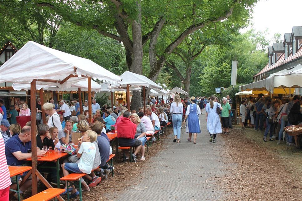 Köstlichkeiten gibt es beim Klosterfest an jeder Ecke.