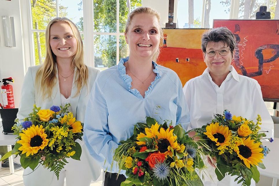 Bürgervorsteherin Anja Evers (CDU, Mitte) mit ihrer ersten Stellvertreterin Kyra Hauswald (BBNP, links) und der zweiten Stellvertreterin Gabriela Eckert (SPD).