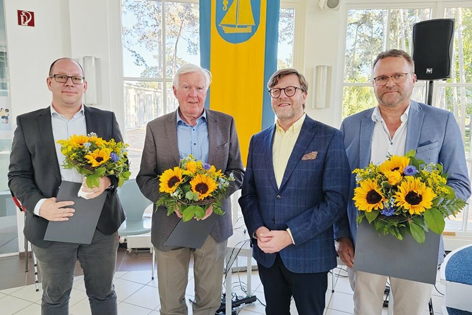 Bürgermeister Sven Partheil-Böhnke (FDP, 2.v.re.) mit seinem ersten Stellvertreter Michael Strümpell (BBNP, rechts), Dieter Boeden (2.v.li., CDU, 2. Stellvertreter) und Jan Karthäuser (Grüne, 3. Stellvertreter).