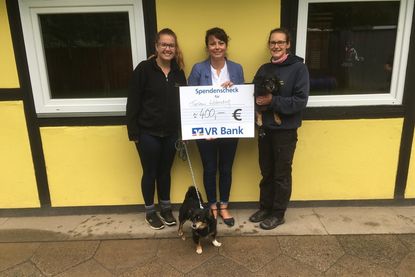 400 Euro wurden von den Bewohnern und dem Alloheim-Team an das Tierheim Lübbersdorf gespendet.