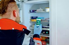 In der Notfalldose im Kühlschrank sind alle wichtigen und notfallrelevanten Details der Patient*innen sofort verfügbar. Foto: djd/www.notfalldose.de