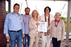 Freuen sich über den Start der neuen Lese-Rechtschreibförderung (v.li.n.re.): Hans-Georg Rath, Schulleiter der GGS-Strand, Jörn Eckert (VHS-Vorsitzender), die Dozentinnen Anette Sandkuhl und Christine Beisner sowie Astrid Kreissl von der VHS Timmendorfer Strand. (Foto: René Kleinschmidt)