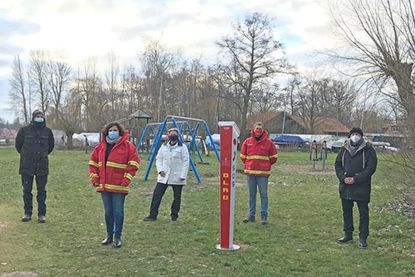 Reiner Coen, 2. Vorsitzender DLRG Malente, Caren Kügler, 1. Vorsitzende DLRG Malente, Bürgermeisterin Tanja Rönck, Peter Schulz, technischer Leiter DLRG Malente und Torsten Krüger von der Björn Steiger Stiftung (v.li.).