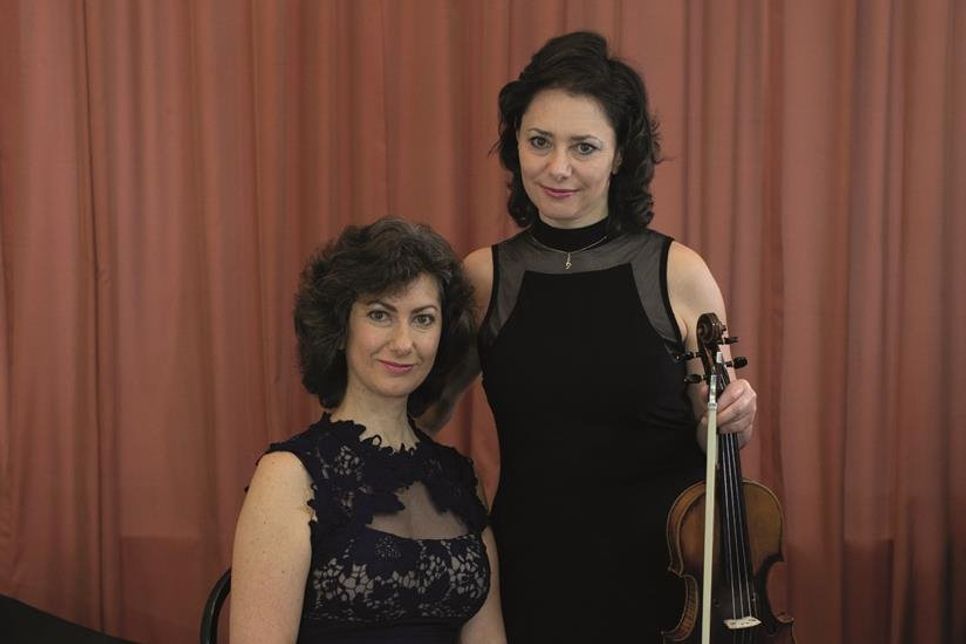 Anna Alenitsyna-Herber und Natalia Alenitsyna.