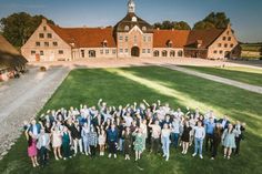 Die Prüfungsbesten bei der Feierstunde auf dem Kultur Gut Hasselburg. (Foto: www.guidokollmeier.com)