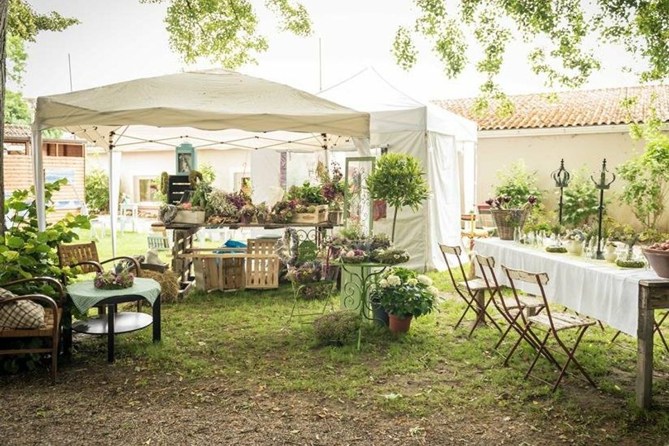 Zahlreiche regionale Kunsthandwerker-Stände präsentieren über den ganzen Tag ihre Arbeiten. (Foto: Maren Weilandt)
