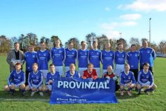 Lensahn. Die Kreisliga-Kicker des TSV Lensahn haben ihre Erfolgsserie mit einem 2:1 gegen den SV Neukirchen ausgebaut und sind seit nunmehr 14 Meisterschaftsspielen ungeschlagen. Vermutlich haben auch die neuen Kurzarm-Trikots einen Beitrag dazu geleistet. Die schicken Shirts wurden von der Provizial Versicherung Lensahn gespendet. Dessen Bezirkskommissar und „Lensahn Chef“ Klaus Behrens nahm dafür nicht nur den Dank der Mannschaft persönlich entgegen, auch erhielt er einen kulinarisch gefüllten Präsentkorb. (mg)