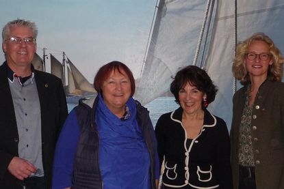 Steffen Knoop, Präsident des Lions Clubs Neustadt; Annette L. Schmitz, Vorsitzende des Vereins Beistand am Lebensende. Margret Berner, Kassenwartin; Nina Hiller, Präsidentin des Rotary Clubs Neustadt-Ostsee (v. lks.).