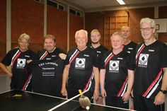 Die Tischtennissspieler des TSV Lensahn in den neuen Trikots.
