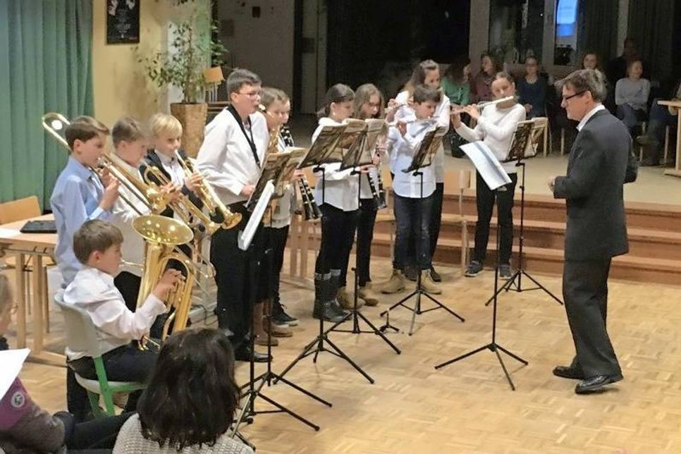 Die Bläserklasse spielte zur Begrüßung.