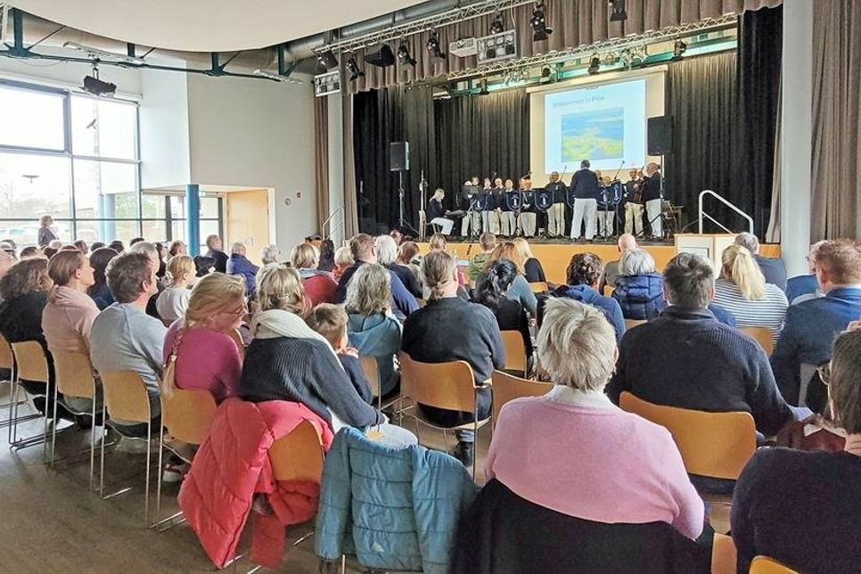 Zahlreiche Plöner kamen zum Neubürgerempfang, um sich über die Stadt und ihre Angebote zu informieren.