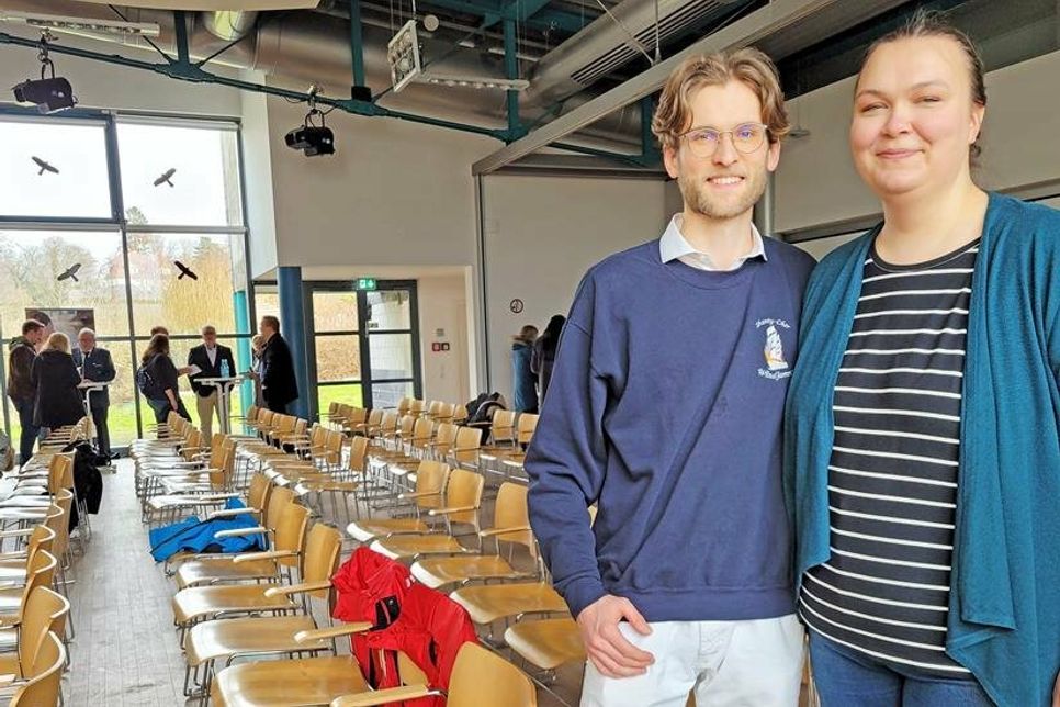 Wilko Arndt-Engelbart unterstützt seine Partnerin Anne Theobald bei der Suche nach einem Verein.