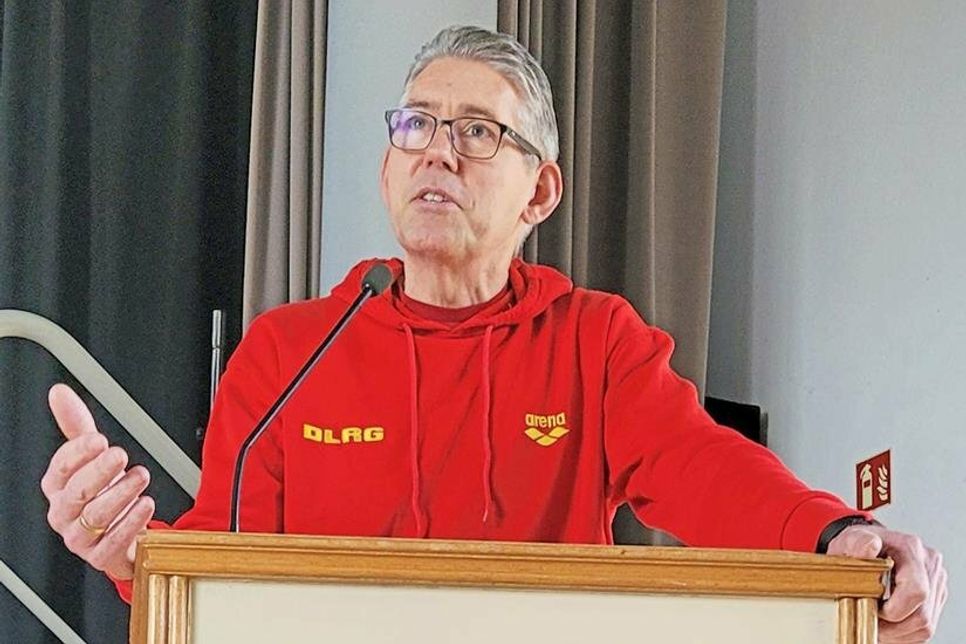 „Einfach ins Wasser reinspringen mit uns, der DLRG!“. Jörg Faber warb als erster Vorsitzender der DLRG für die Wasserrettungsorganisation.