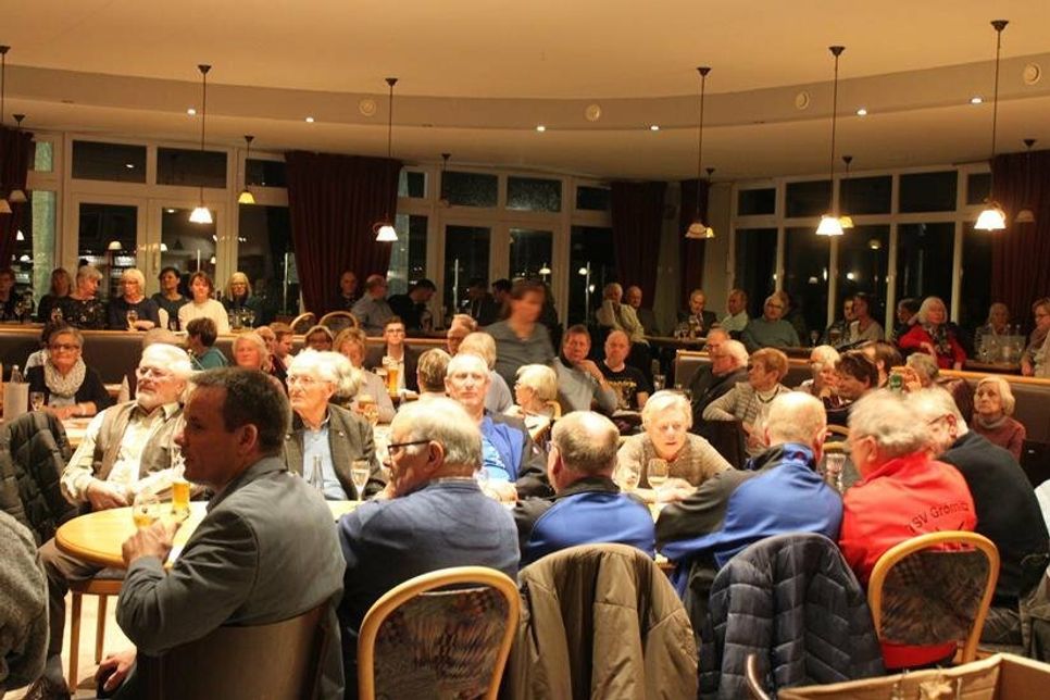 Die Mitglieder trafen sich im Golfclub.