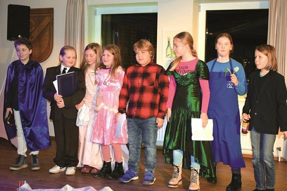 Die Lütten begeisterten mit ihrer plattdeutschen Interpretation von „Aschenputtel“.