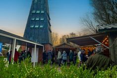 Veranstaltungsort ist der gut begehbare Kirchplatz und das Gemeindehaus.