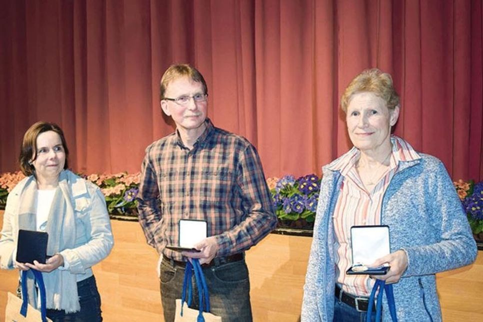 Kanutin Antje Möller (re.) fuhr gleich 19 Titel ein: hier mit ihren Kanukollegen Hauke Hansen und Corinna Rollin
