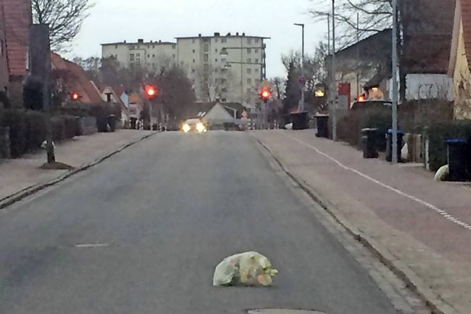 Im gesamten Innenstadtbereich behinderten umherwehende Müllsäcke und leere Mülltonnen den Verkehr.