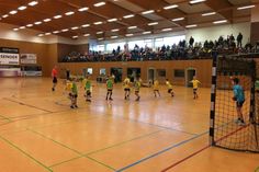 Die Jungen und Mädchen zeigten den Zuschauern spannenden Handballsport.