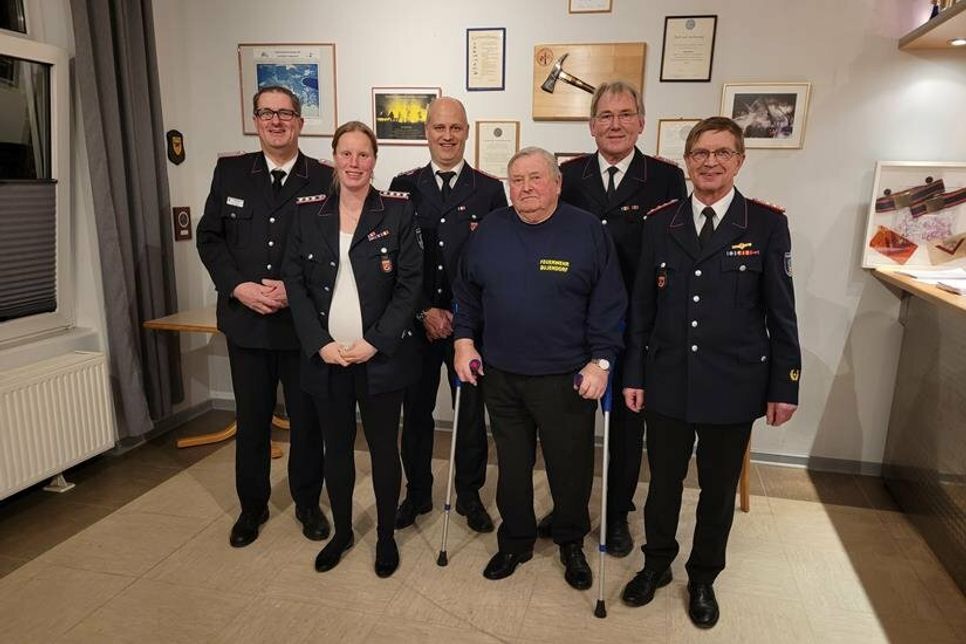 Wehrführer Dirk Cordes, Anne Schmidt, Stefan Möller, Werner Draheim, stellvertretender Wehrführer Klaus Berger, Gemeindewehrführer Rolf Müller (v. lks.).