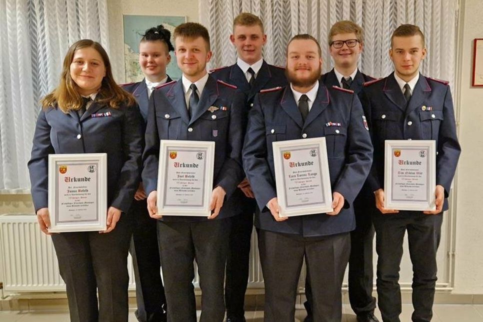 Joana Befeld, Tessa Hartmann, Joel Befeld, Maximillian Möding, Lars Lange, Finn Oke Warn und Tim-Niklas Witt (v. lks.).