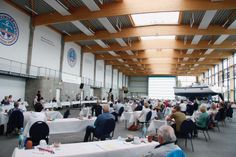 Die Ausstellungshalle der ancora Marina diente als Tagungsraum der Kirchenkreissynode.