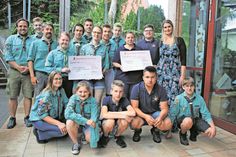 Freude bei den Empfängern: Pfadfinder und Jugendfeuerwehr nahmen das Geld von Martina Heinrich (oben re.) entgegen.